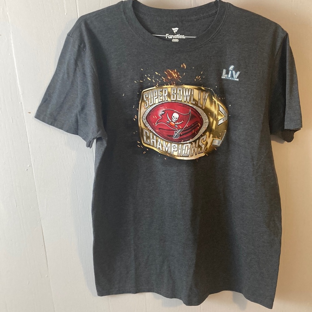 Large Fanatics Tampa Bay Buccaneers LIV super bowl champions shirt.